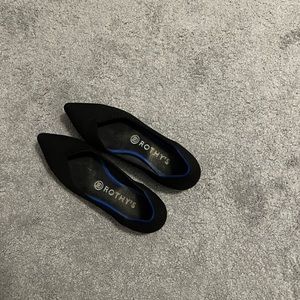 Black Pointy Toed Rothy’s